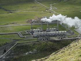 Геотермальна електростанція, ілюстративне фото: Барбора Хакенова   У Вірменії з 2009 року реалізується програма розвитку альтернативних джерел енергії, метою якої є скорочення залежності від імпорту енергоносіїв